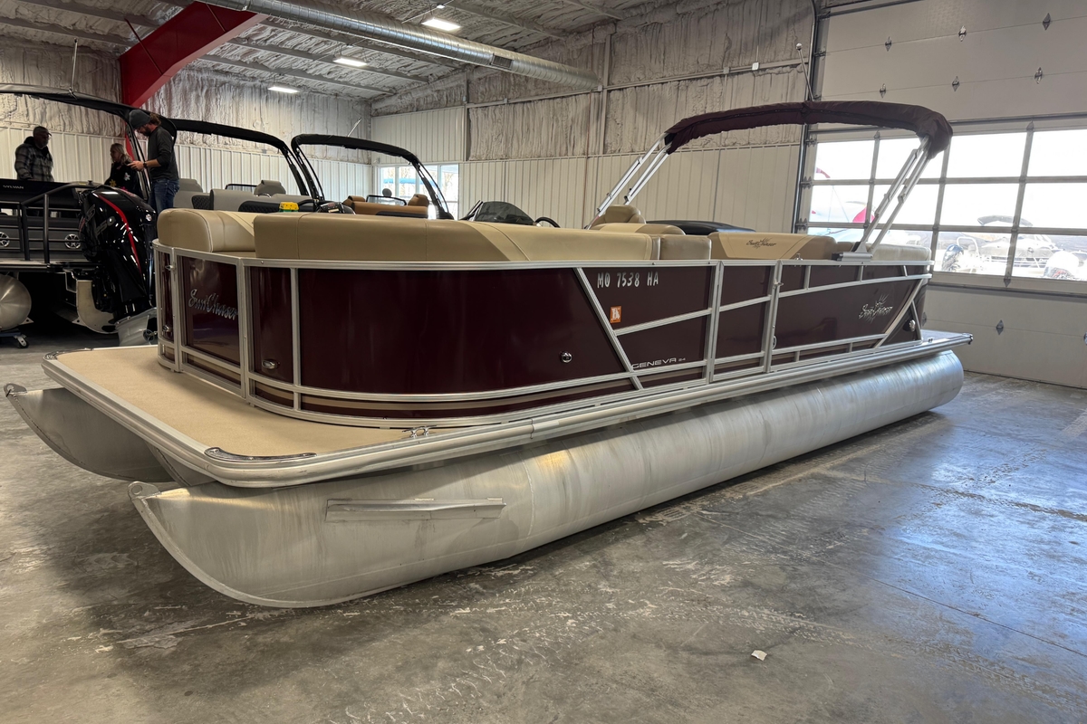 2022 SunChaser Geneva Cruise 24 CRS - Sold Boat