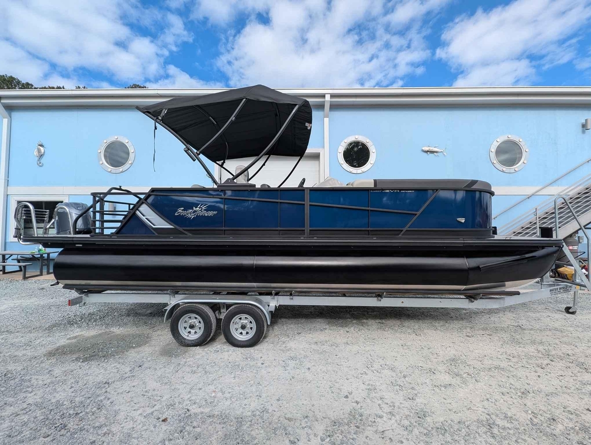 2025 SunChaser Geneva Sport 25 SB DH - Sold Boat