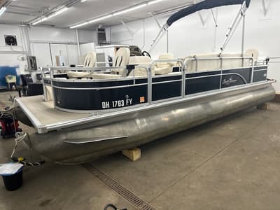 BOATZON | SunChaser Oasis Fish 22 40 2019