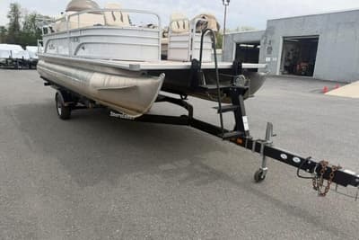 BOATZON | SunChaser Oasis Fish 820 CruiseNFish 2016