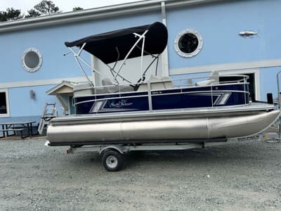BOATZON | SunChaser Vista 18 Fish 2025
