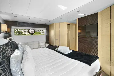 BOATZON | Sunseeker Sport Yacht 2015