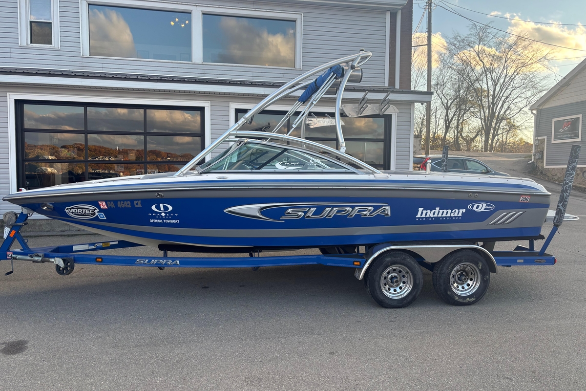 2005 Supra Launch 22 SSV - Sold Boat