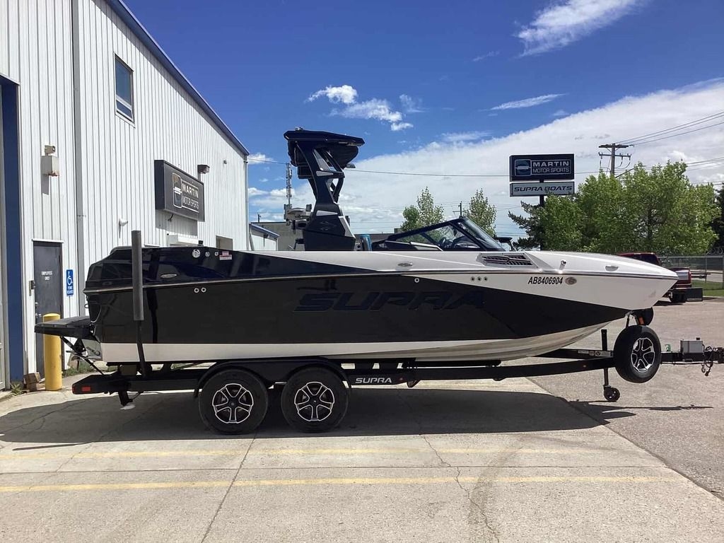 2022 Supra SA 450 - Sold Boat