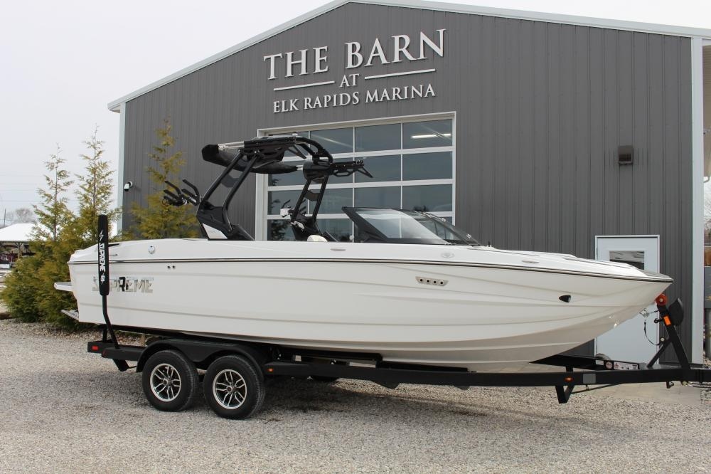 2025 Supreme S220 - Sold Boat