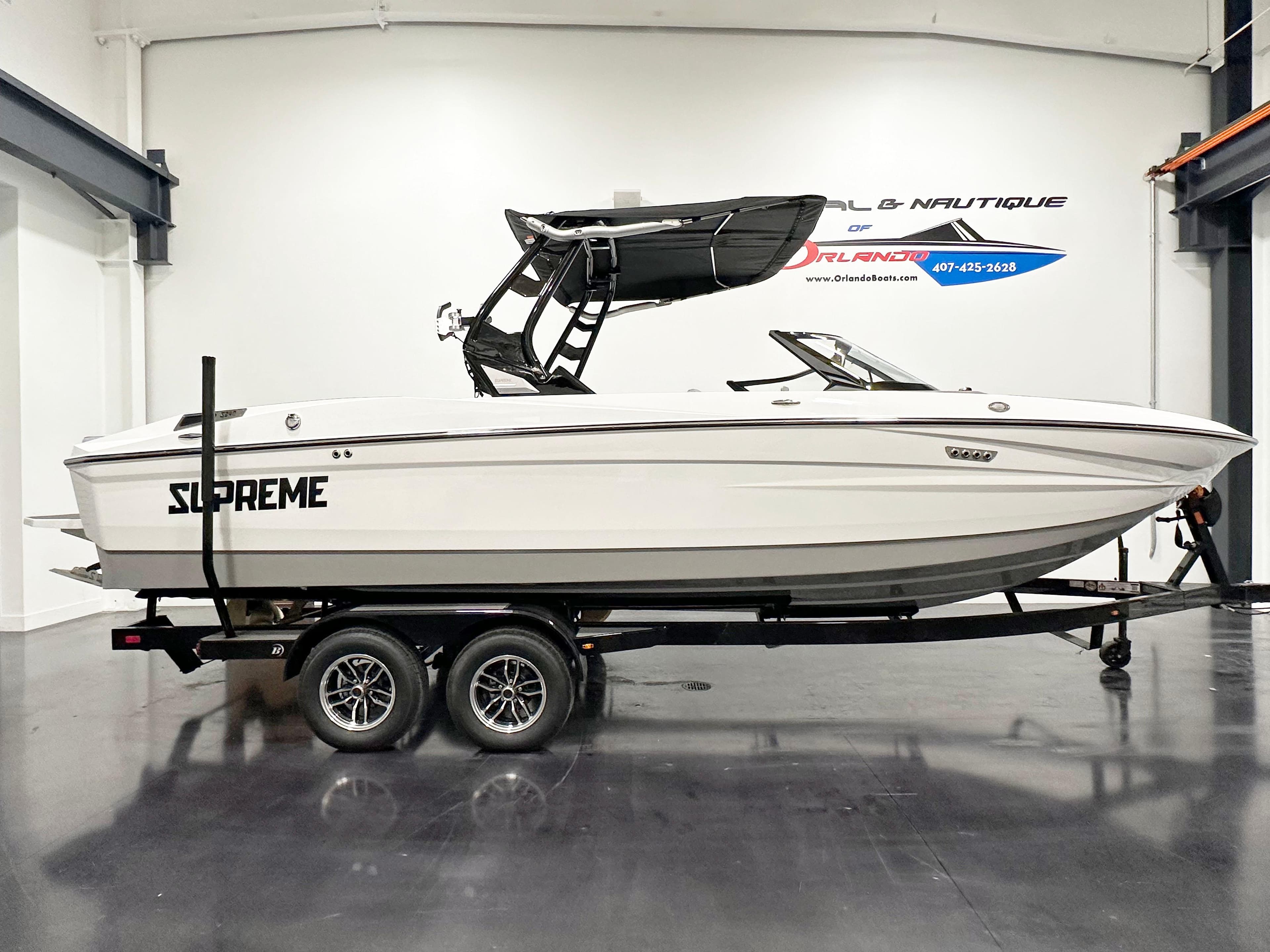 Supreme S240 2025