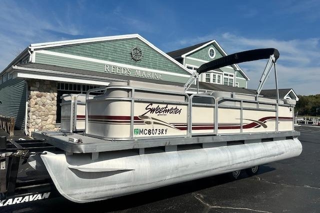 2000 Sweetwater 2019 EL - Sold Boat