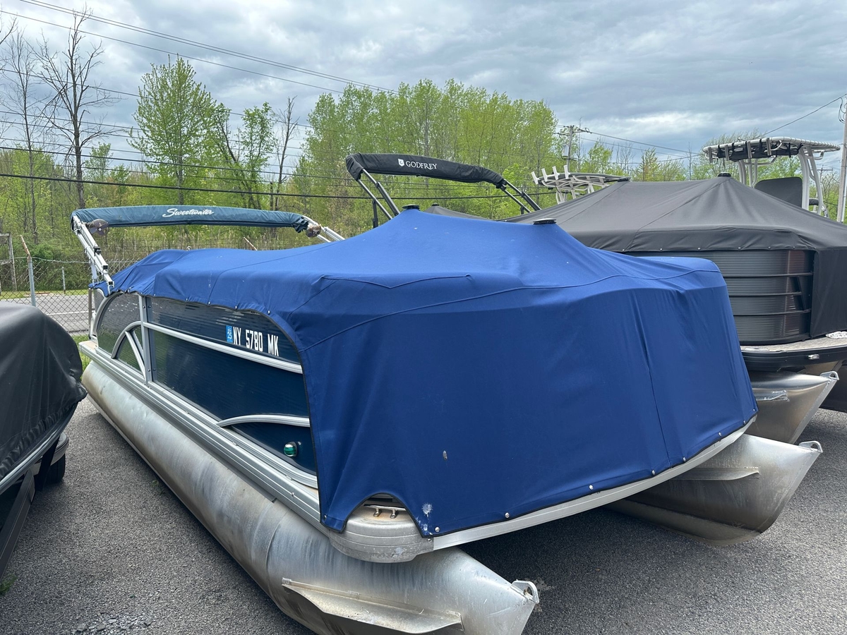 2014 Sweetwater Premium Edition 200 - Sold Boat