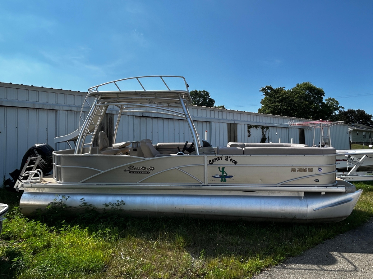 2015 Sweetwater Premium Edition 240 - Sold Boat