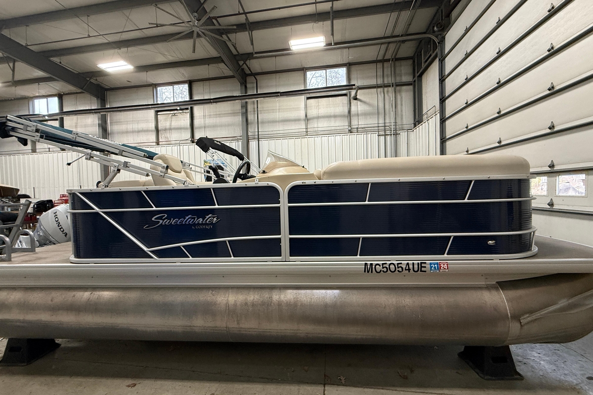 2018 Sweetwater SW2086c - Sold Boat