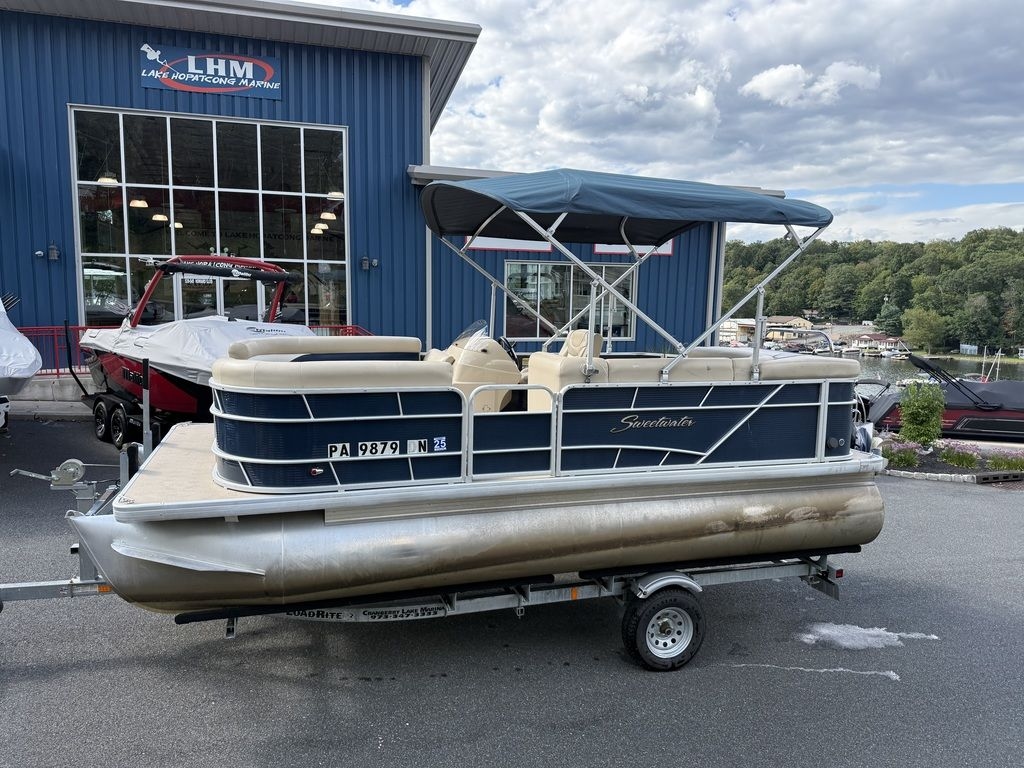 2015 Sweetwater Sweetwater - Sold Boat