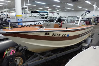 BOATZON | Sylvan 18 Full Windshield 1981