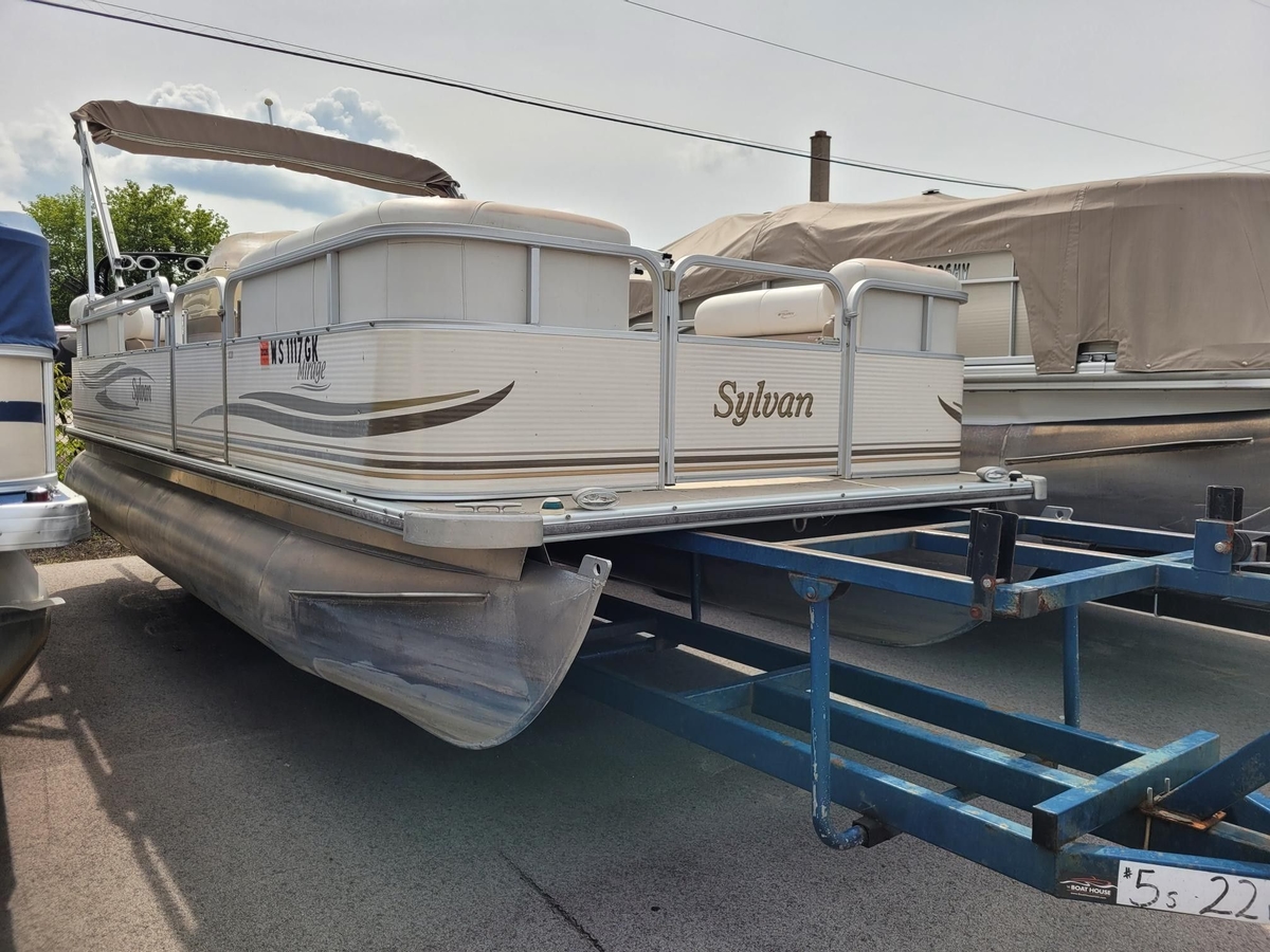 2002 Sylvan 820 Mirage - Sold Boat