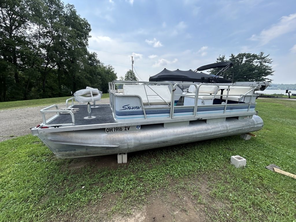 1992 Sylvan 820 Pontoon - Sold Boat