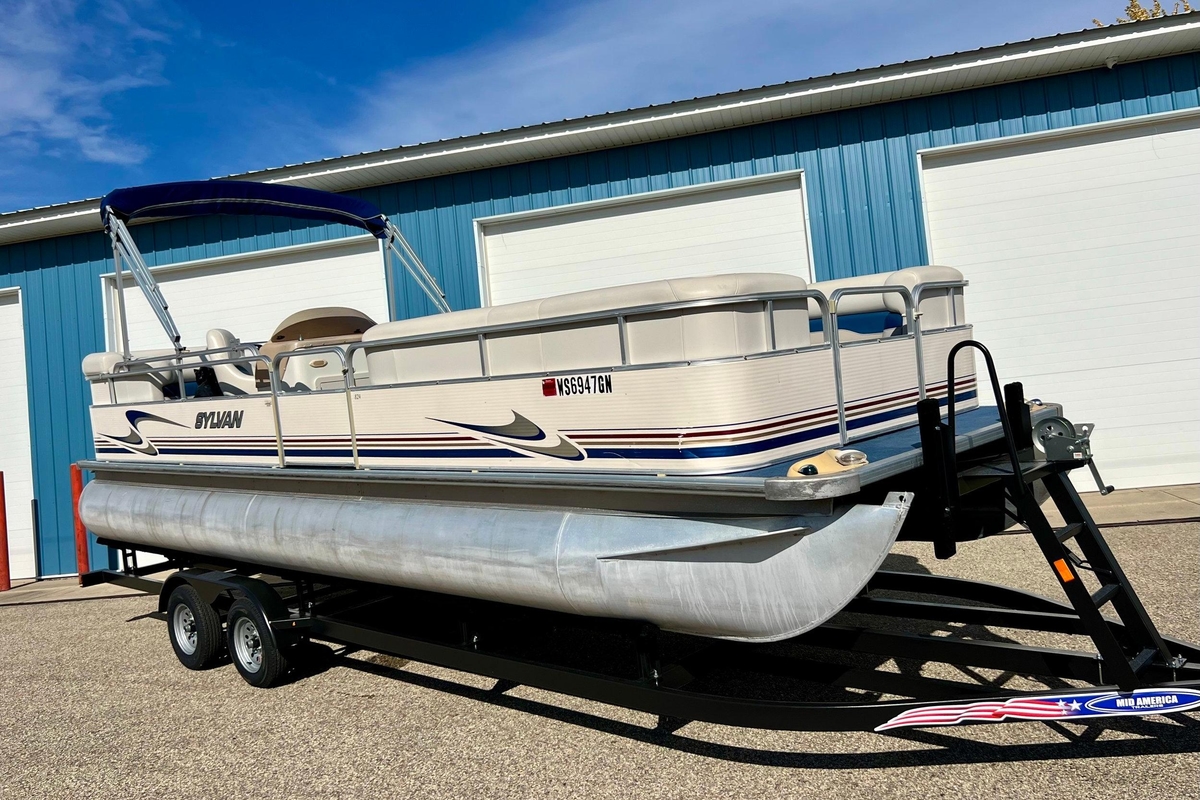 2003 Sylvan 824 Mirage Cruise - Sold Boat