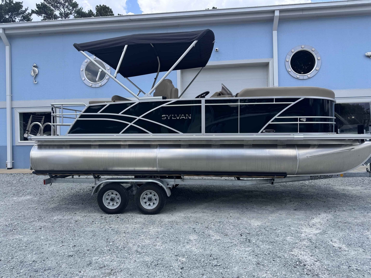 2022 Sylvan 8522 CLZ - Sold Boat