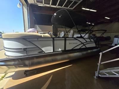 BOATZON | Sylvan 8522 CLZ DH 150HP BUNK TRAILER 2026