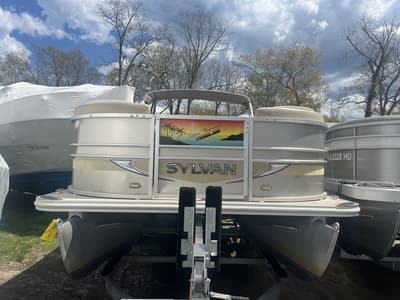 BOATZON | Sylvan 8522 Cruise 2015