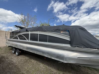 BOATZON | Sylvan 8525 LZ Port Mandalay 2014