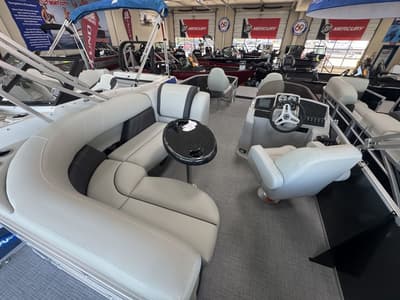 BOATZON | Sylvan MIRAGE 818 FISH 2026