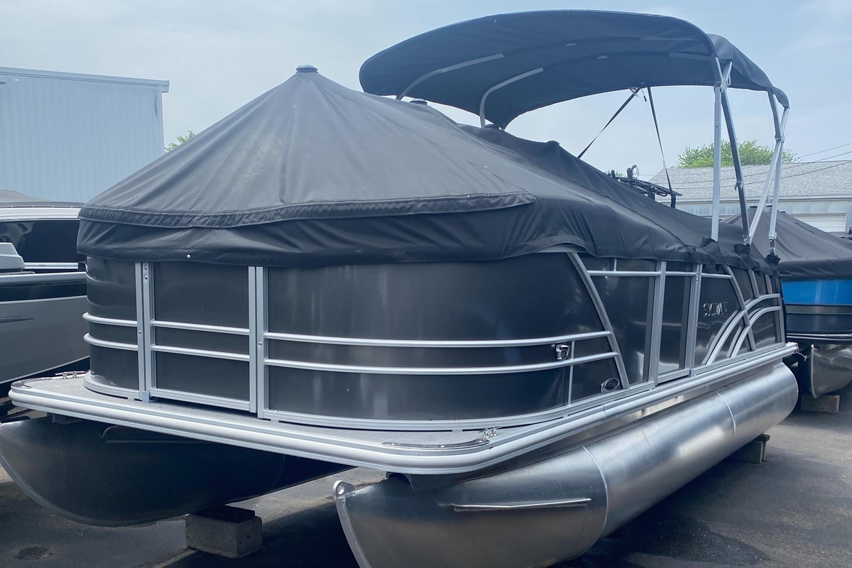 2025 Sylvan Mirage 820 CLZ DH - Sold Boat