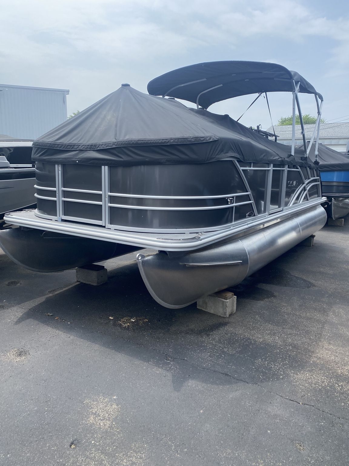 2025 Sylvan Mirage 820 CLZ DH - Sold Boat