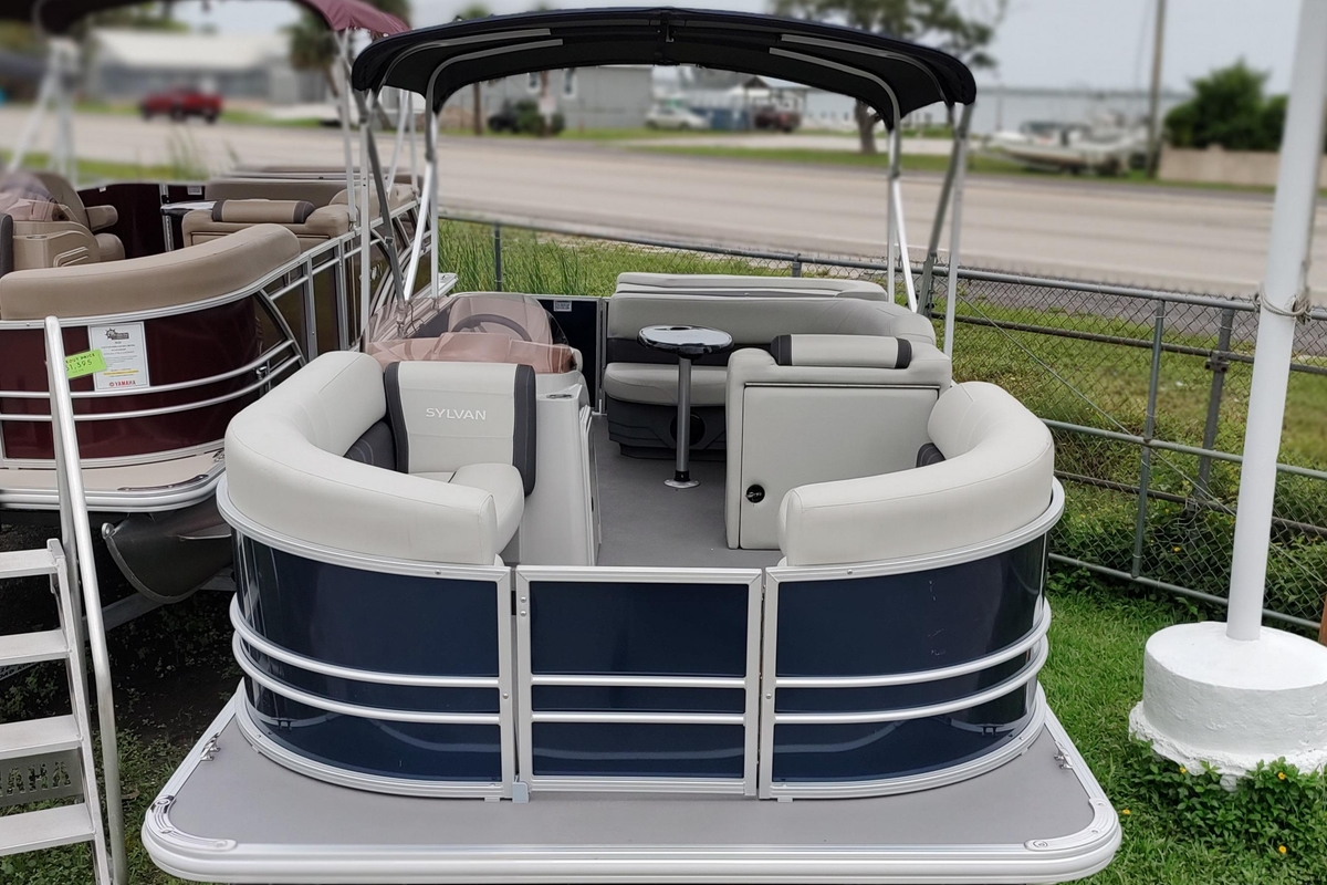 2025 Sylvan Mirage 820 Cruise - Sold Boat