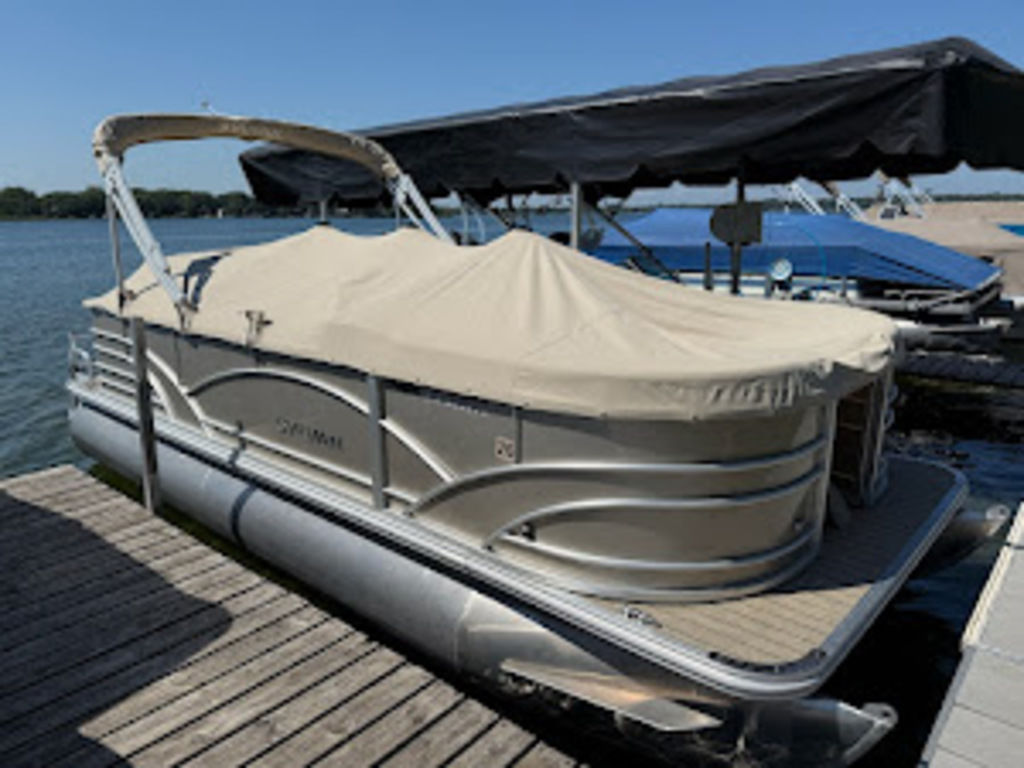 2018 Sylvan MIRAGE 820 CRUISE 50HP SEA LEGS - Sold Boat