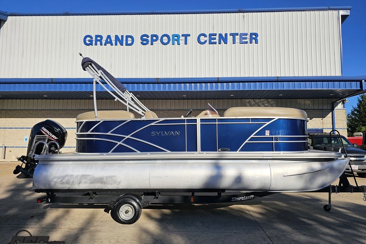 2022 Sylvan Mirage 820 LZ w/ Change Room - Sold Boat