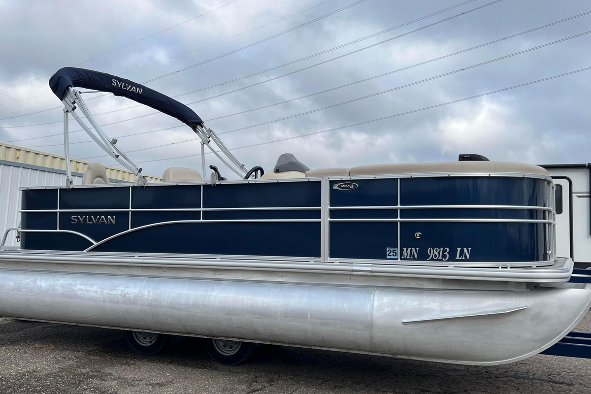 2016 Sylvan Mirage 820 PARTY FISH - Sold Boat