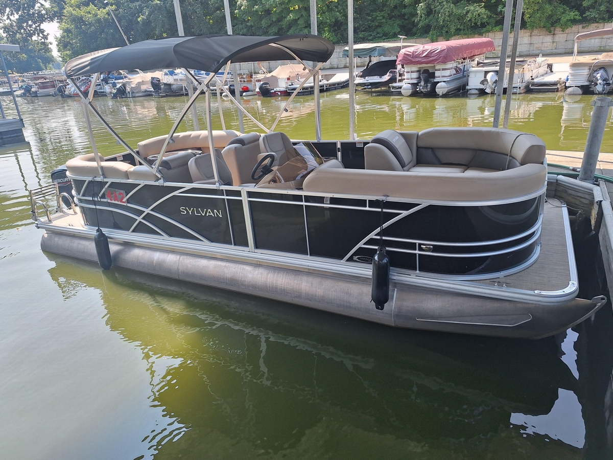 2025 Sylvan Mirage 822 LZ - Sold Boat