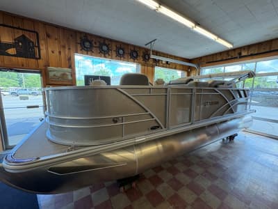 BOATZON | Sylvan Mirage 8520 40 Fish 2026