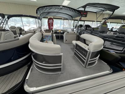 BOATZON | Sylvan MIRAGE 8520 CRS 2026