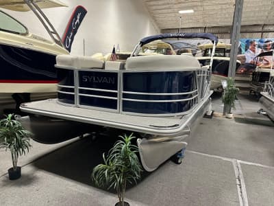 BOATZON | Sylvan Mirage 8520 LZ 2026