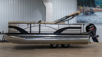 BOATZON | Sylvan Mirage 8520 Party Fish 2019