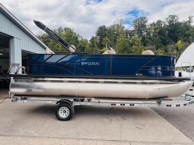 BOATZON | Sylvan Mirage 8520 Party Fish 40 2026