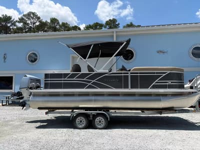 BOATZON | Sylvan Mirage 8522 Party Fish 2026