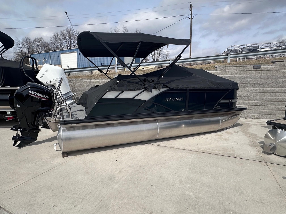 2025 Sylvan Mirage Cruise 8520 CLZ DH - Sold Boat