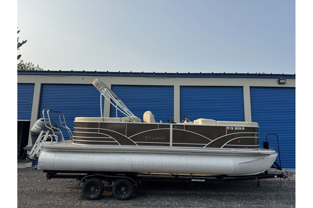 2017 Sylvan Mirage Cruise 8522 LZ - Sold Boat