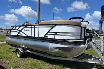 BOATZON | Sylvan Mirage Fish 820 Party Fish 2026