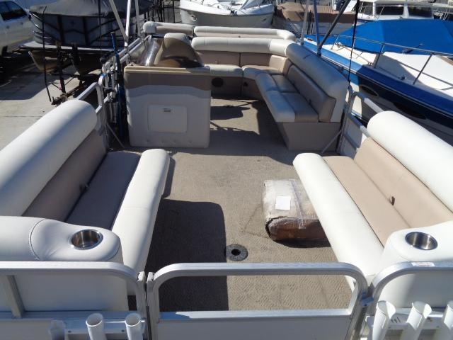 2004 Sylvan SUNCHASER 824 - Sold Boat