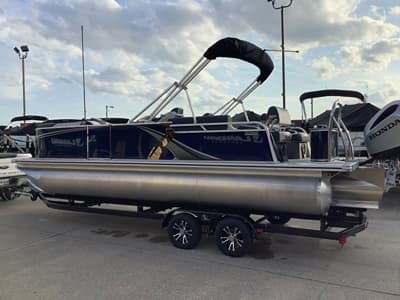 BOATZON | Tahoe 2385 LTZ Quad Lounger Shift 2026