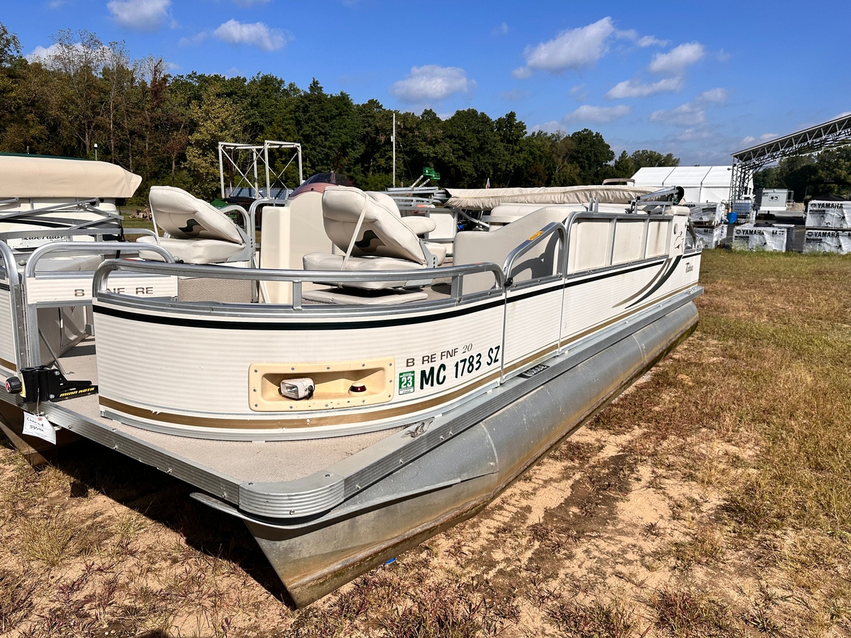 2006 Tahoe FISH PONTOON - Sold Boat