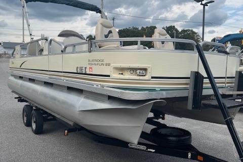 2005 Tahoe FishNFun 22 - Sold Boat