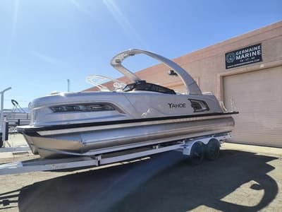 BOATZON | Tahoe Grand Tahoe Elite Windshield 25 FT 2026 BOATZON | Tahoe Grand Tahoe Elite Windshield 25 FT 2026