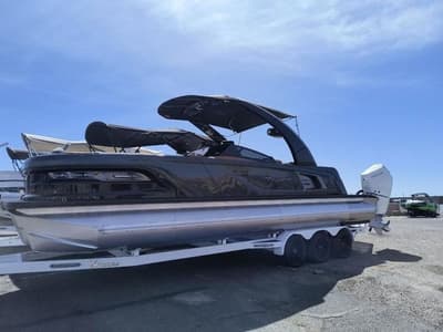 BOATZON | Tahoe Grand Tahoe Elite Windshield 27 FT 2026