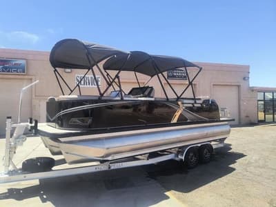 BOATZON | Tahoe LTZ Elite Windshield 21 FT 2026