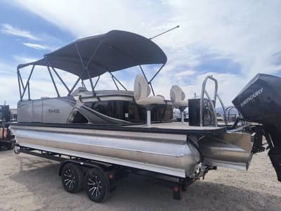 BOATZON | Tahoe LTZ Quad Lounger 23 FT 2026