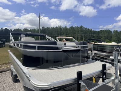 BOATZON | Tahoe Pontoon Boats Sport 85 23 ELITE WINDSHIELD140HP 2026