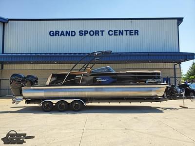 BOATZON | Tahoe Pontoon Cascade Platinum Twin Elite Windshield 2022 BOATZON | Tahoe Pontoon Cascade Platinum Twin Elite Windshield 2022
